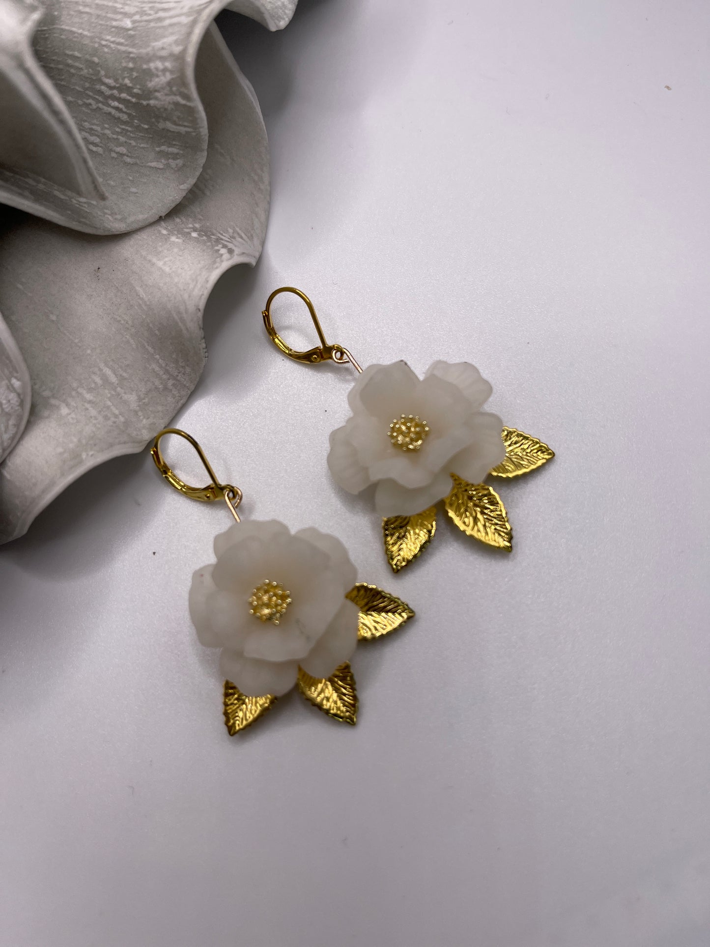Kenge white with gold leaves