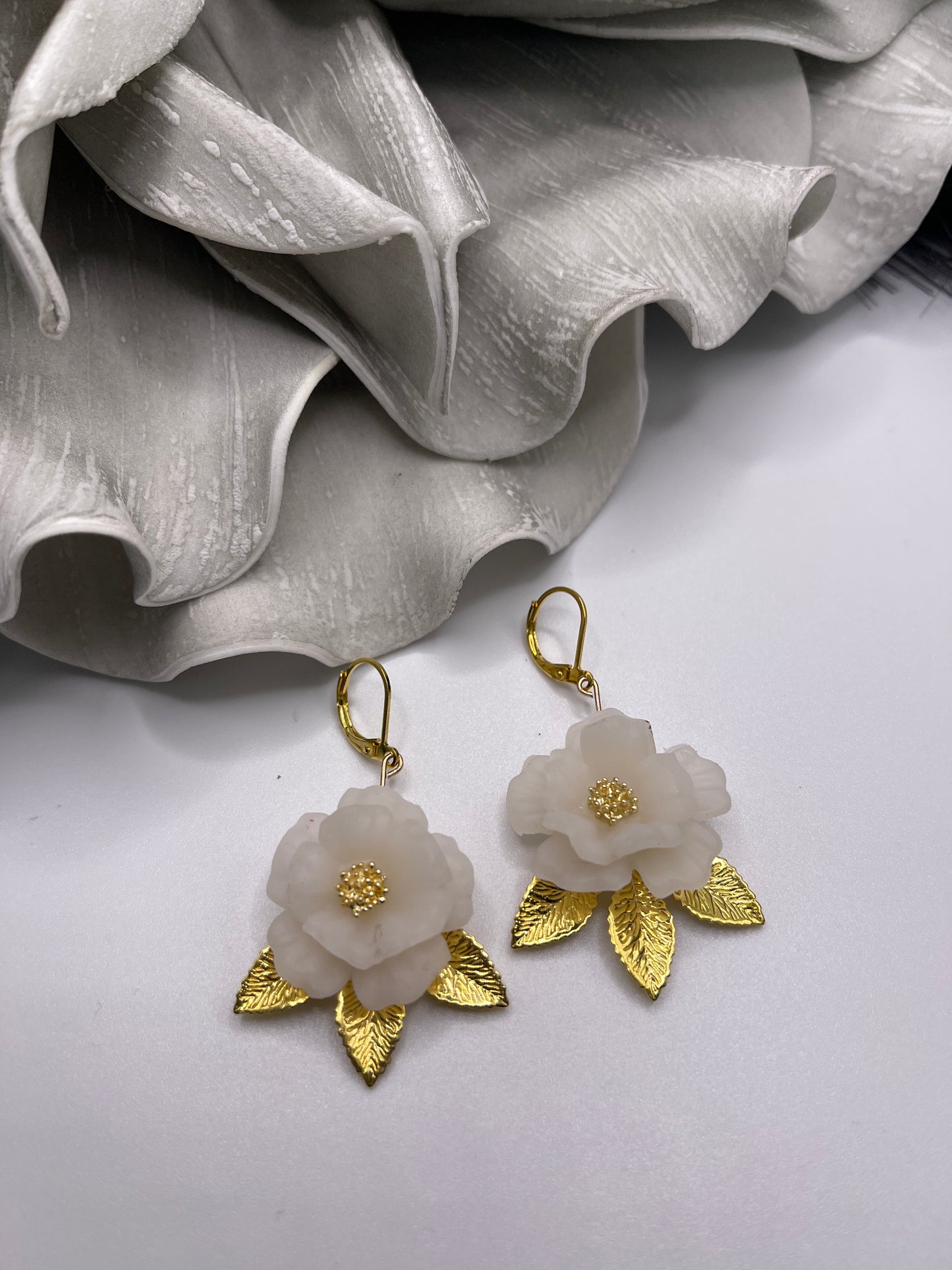 Kenge white with gold leaves